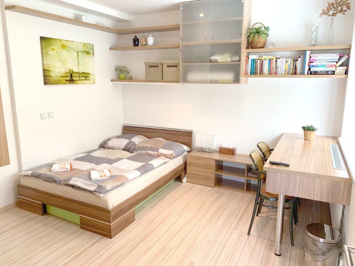 Krasny Apartman U Lesa, Trolejbus Do Centra A Bvv, Parkovani Zdarma ブルノ エクステリア 写真