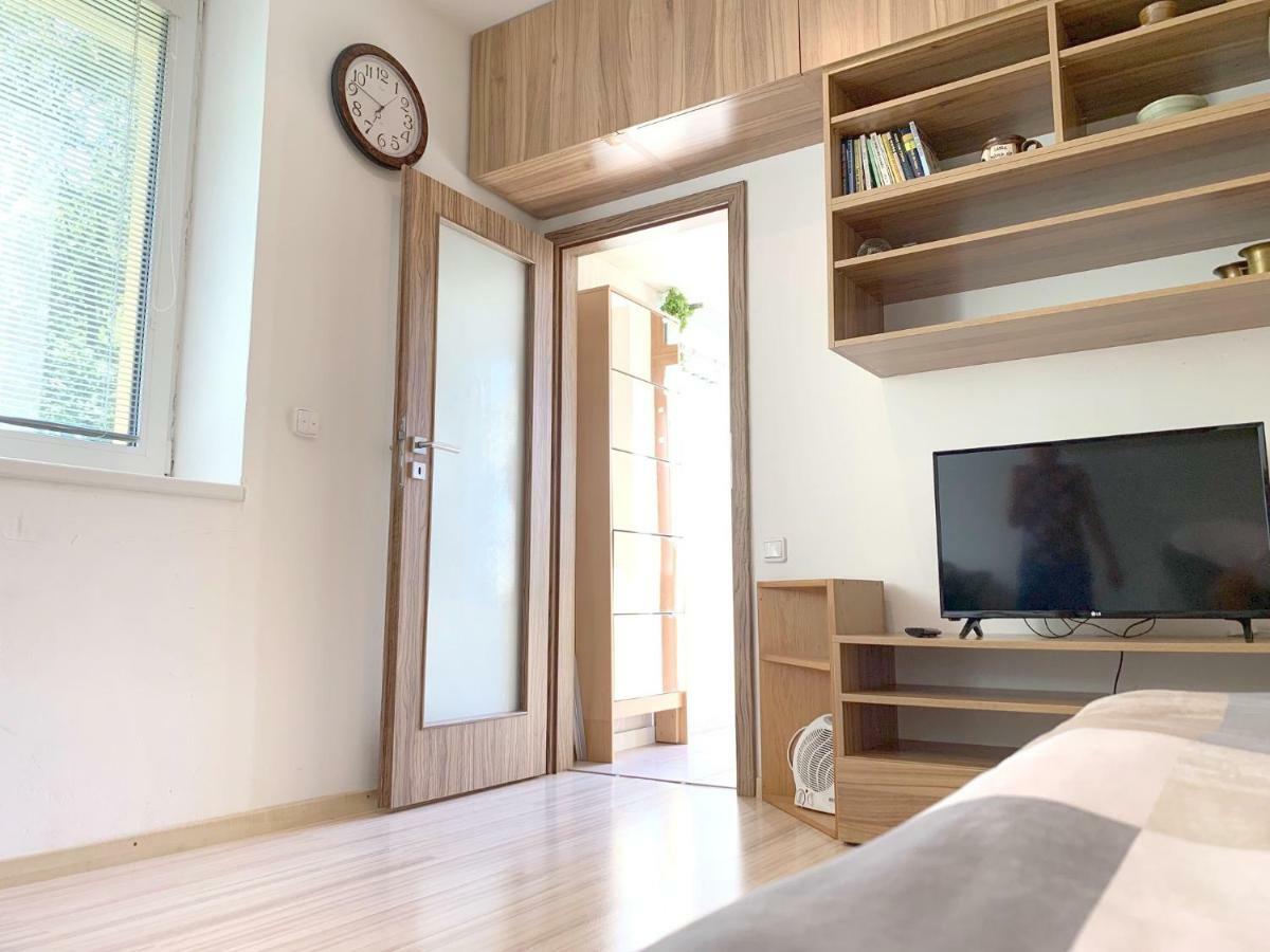 Krasny Apartman U Lesa, Trolejbus Do Centra A Bvv, Parkovani Zdarma ブルノ エクステリア 写真